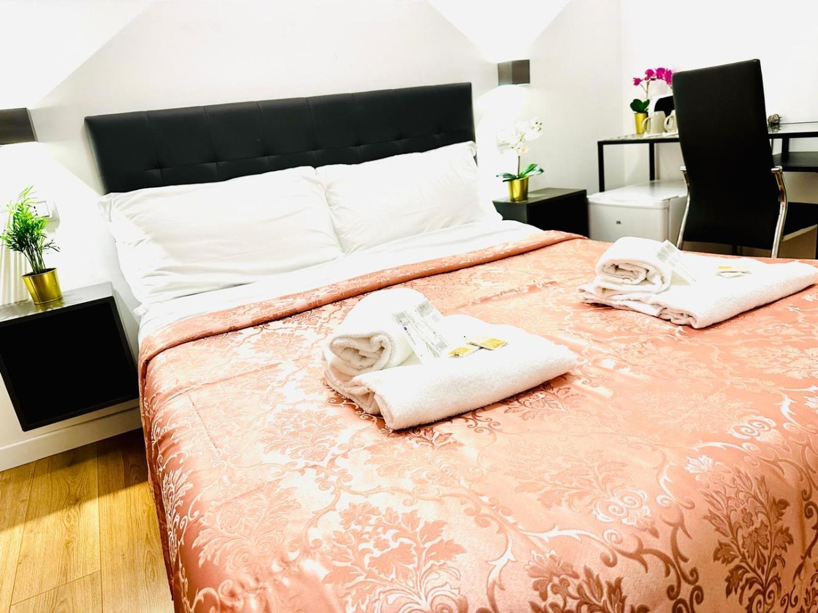 Rome Holiday Guesthouse *