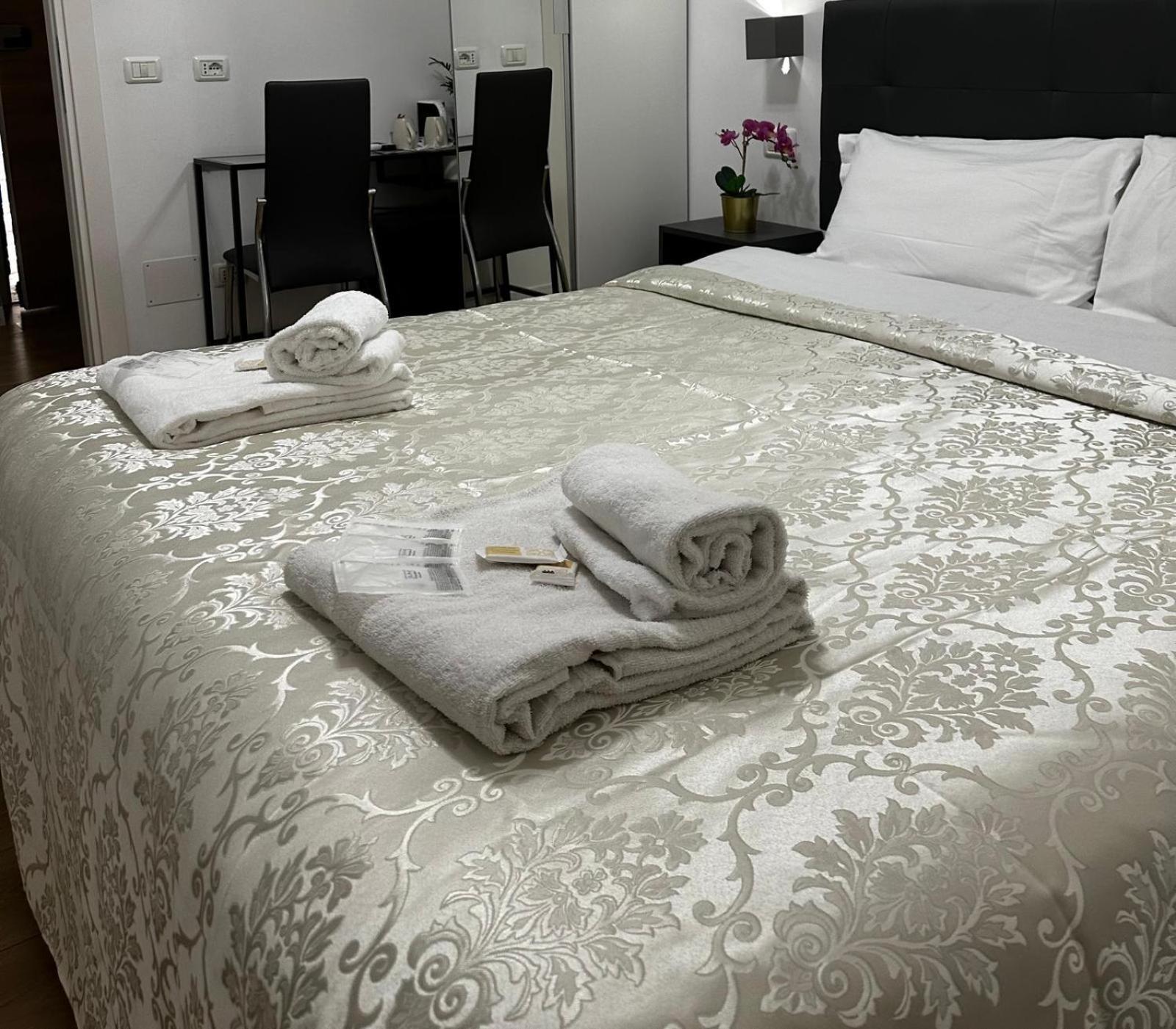 Rome Holiday Guesthouse *